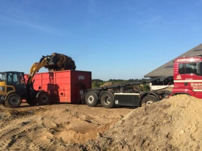Gylle - møg læsses før bortførsel til biogasanlæg.