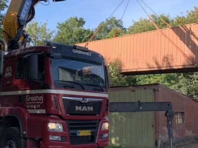 Med vores kraner kommer vi ud på mange forskellige og spændende opgaver!
