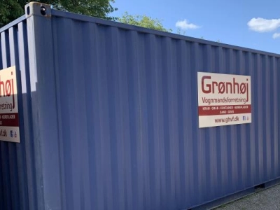 Vi lejer skibscontainere ud, ring for tilbud. Vi har 20 fod og 8 fod. Vi bakser og transporter også kunders egne skibscontainere.