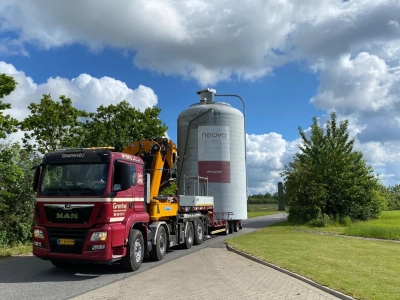 Transport af stor tank