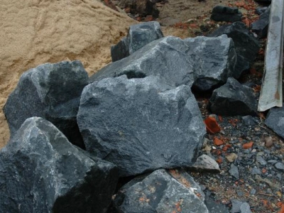 Store blokke af granit, skaffet til kunde.